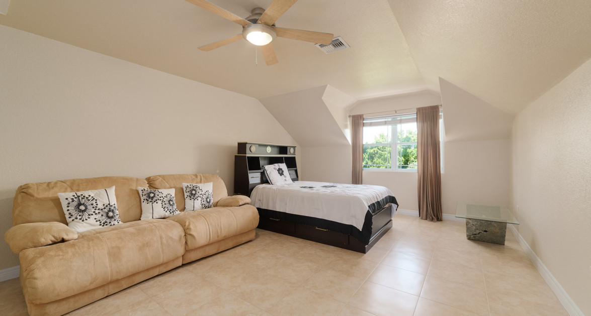 SPACIOUS 3 BED + DEN TOWNHOME AT L'AMBIENCE - Image 11