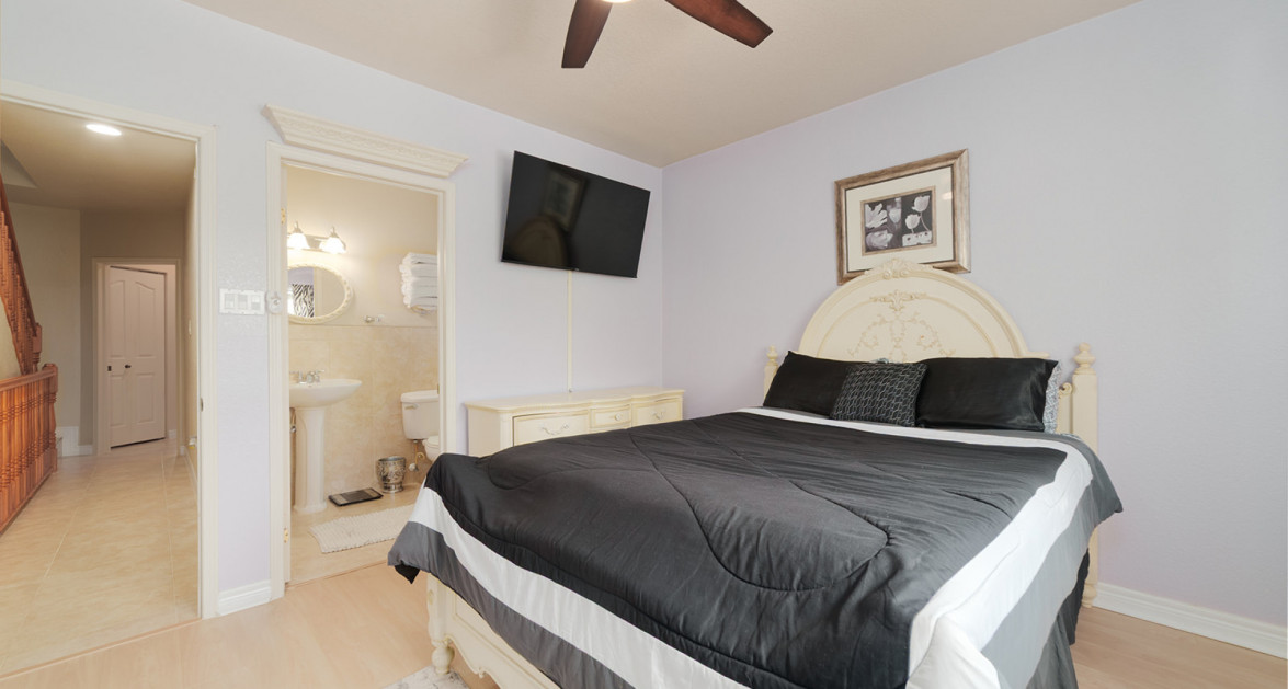 SPACIOUS 3 BED + DEN TOWNHOME AT L'AMBIENCE - Image 6