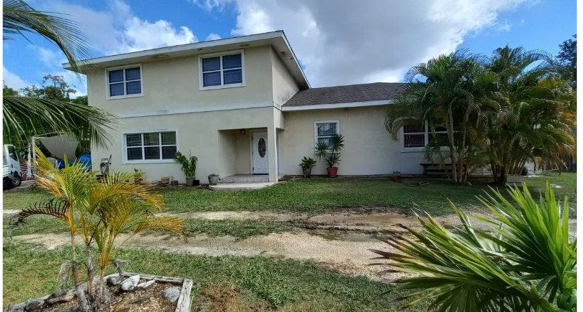 Spacious Family Home on a Private Half Acre Lot - Image 4