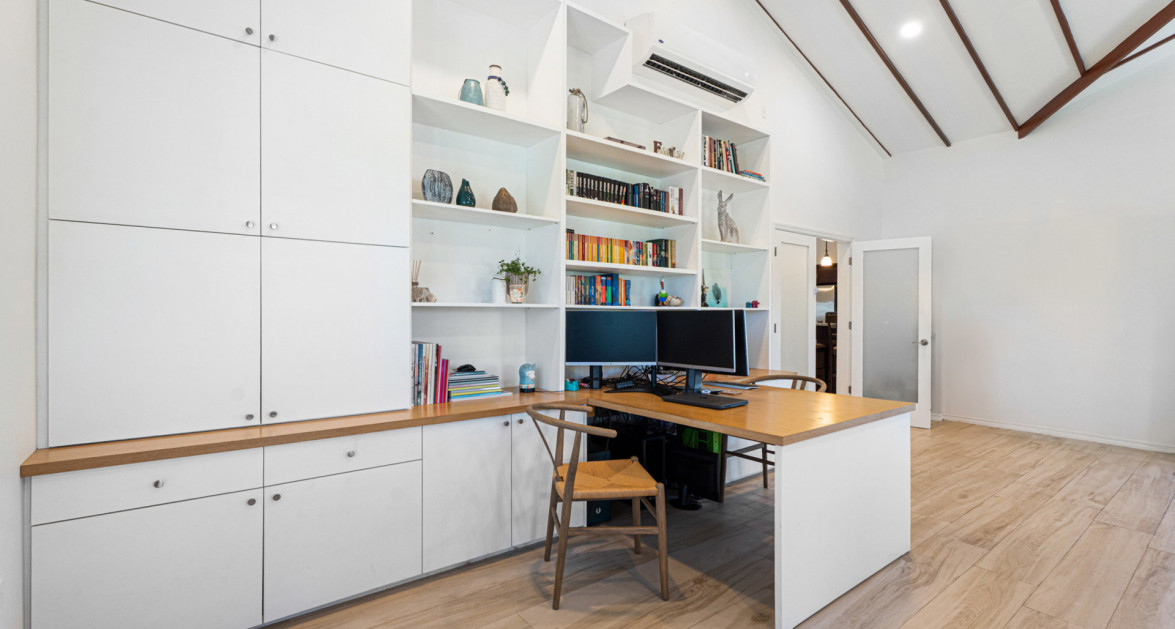 Spacious West Bay Family Home with Modern Extension, Mature Garden & Pickleball Court - Image 4