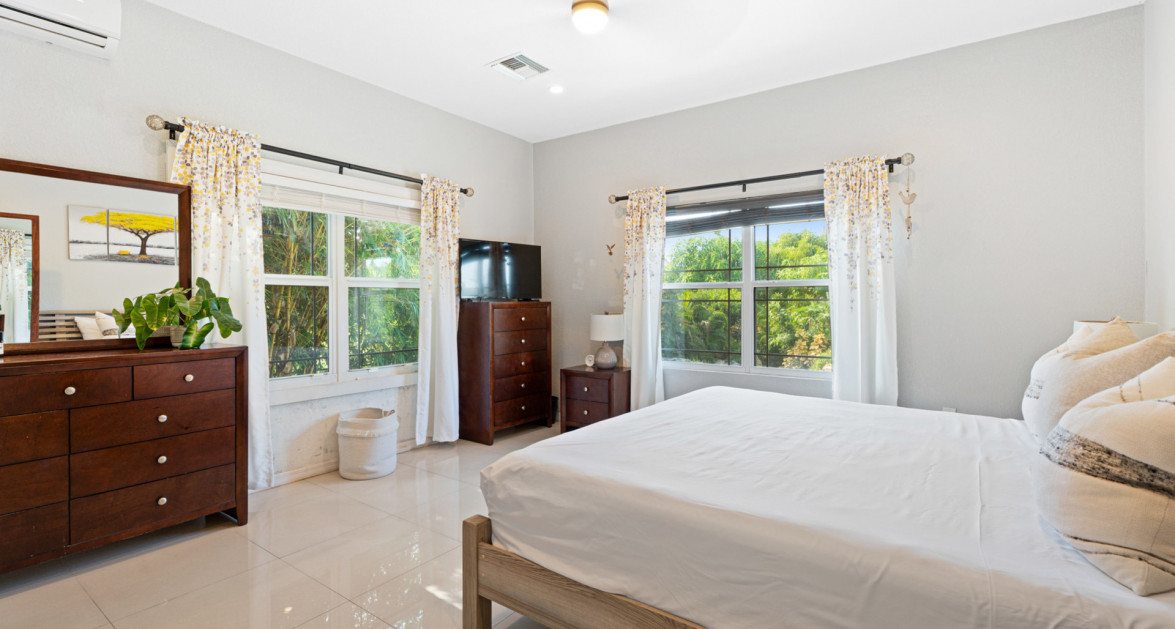 Spacious West Bay Family Home with Modern Extension, Mature Garden & Pickleball Court - Image 14