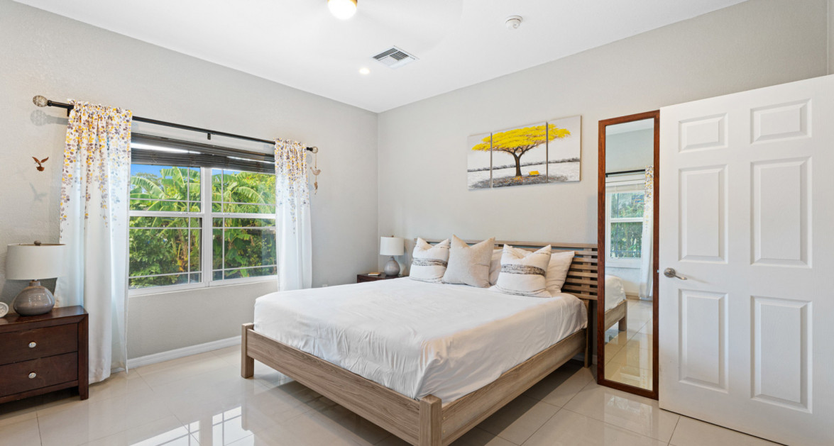 Spacious West Bay Family Home with Modern Extension, Mature Garden & Pickleball Court - Image 13