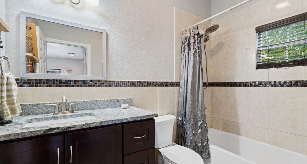 Spacious West Bay Family Home with Modern Extension, Mature Garden & Pickleball Court - Image 15