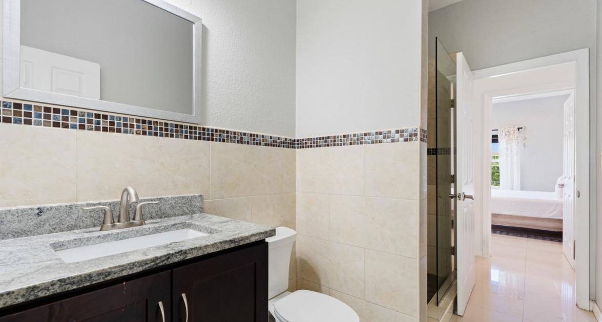 Spacious West Bay Family Home with Modern Extension, Mature Garden & Pickleball Court - Image 17