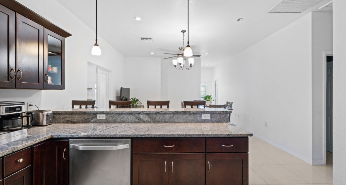 Spacious West Bay Family Home with Modern Extension, Mature Garden & Pickleball Court - Image 12