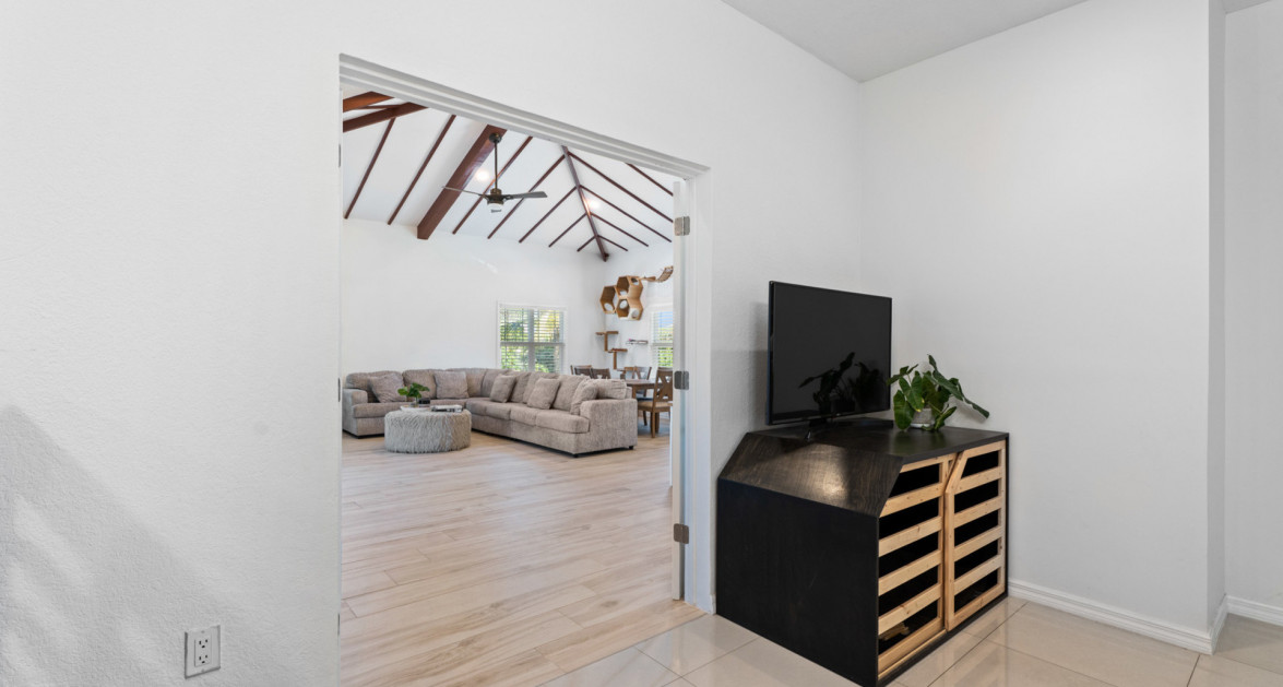 Spacious West Bay Family Home with Modern Extension, Mature Garden & Pickleball Court - Image 8