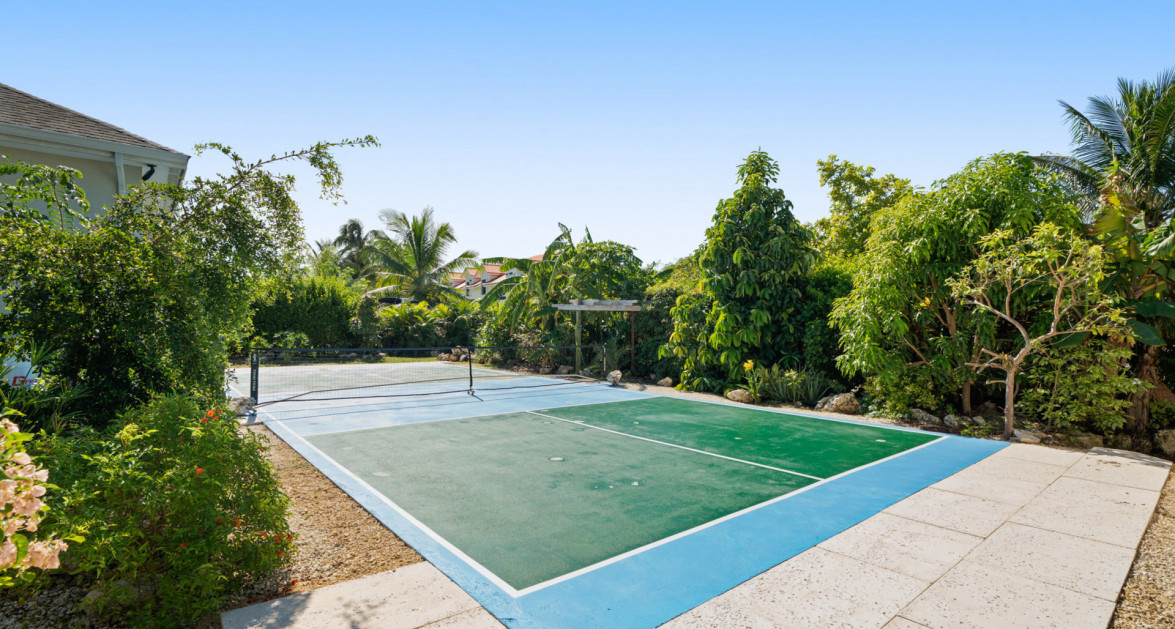 Spacious West Bay Family Home with Modern Extension, Mature Garden & Pickleball Court - Image 22