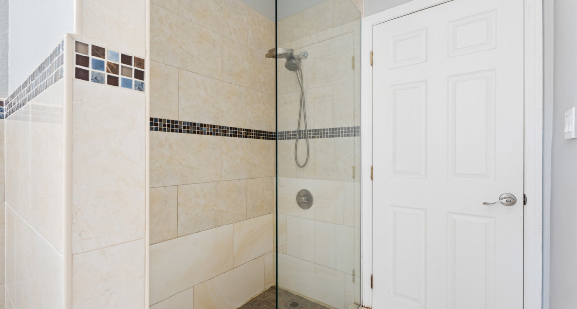 Spacious West Bay Family Home with Modern Extension, Mature Garden & Pickleball Court - Image 18