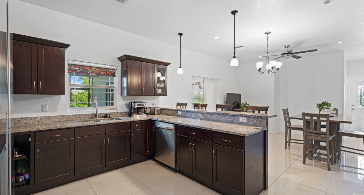 Spacious West Bay Family Home with Modern Extension, Mature Garden & Pickleball Court - Image 11