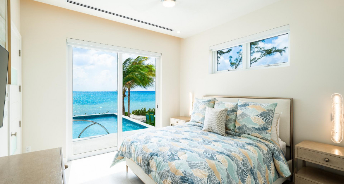 Stunning Seaside Sandy Beach Villa in East End - Image 11