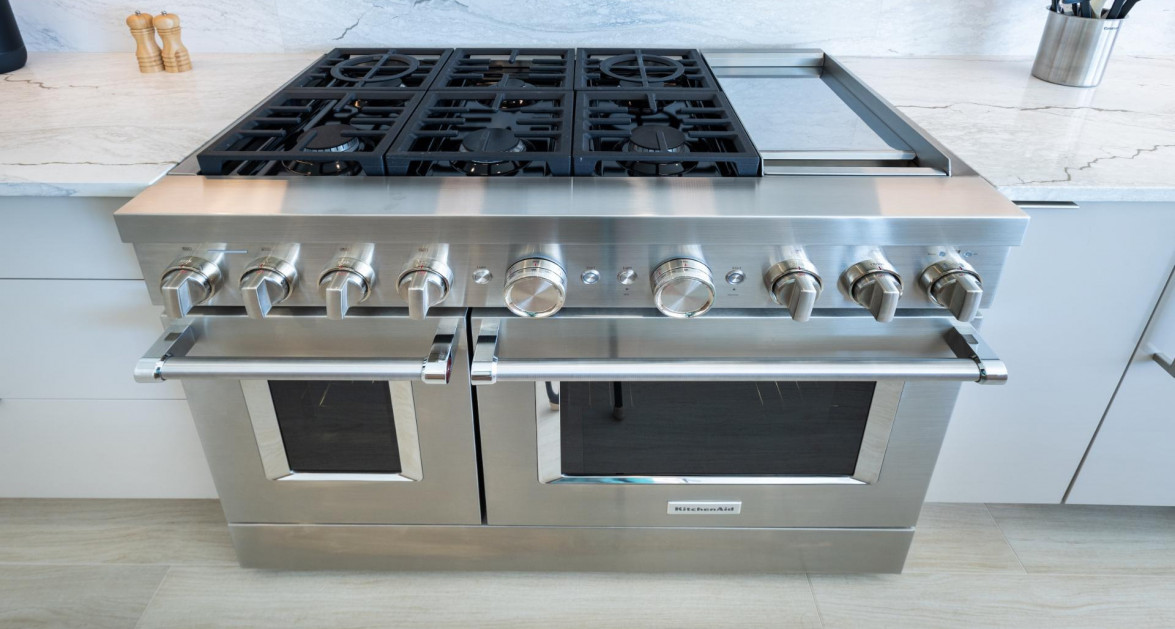 Stunning Seaside Sandy Beach Villa in East End - Image 3