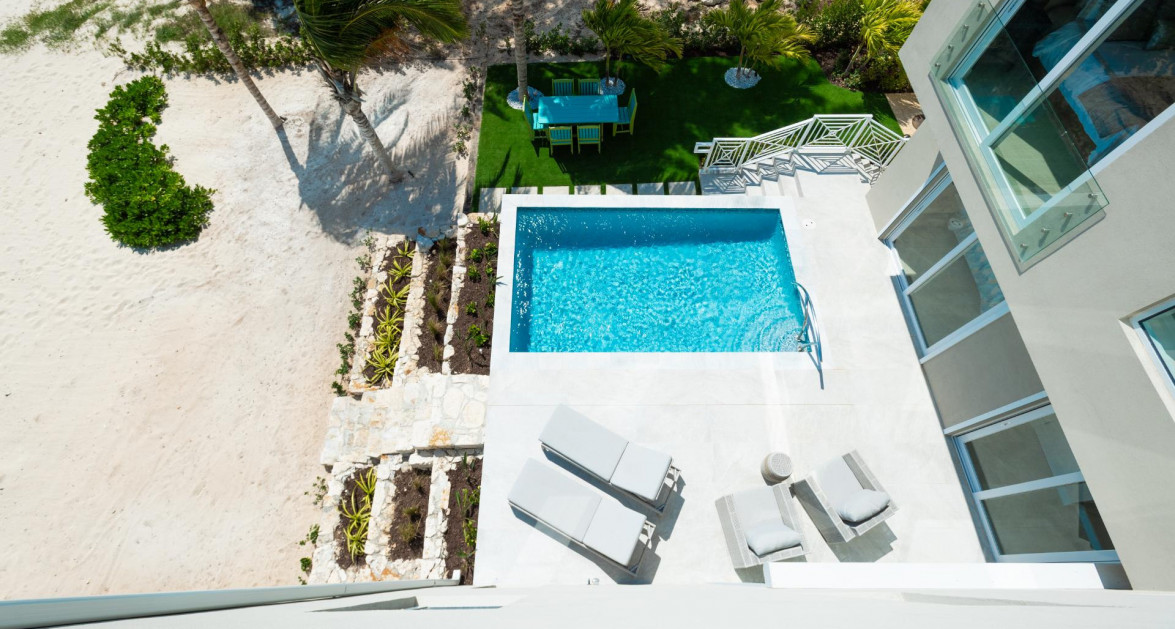 Stunning Seaside Sandy Beach Villa in East End - Image 7