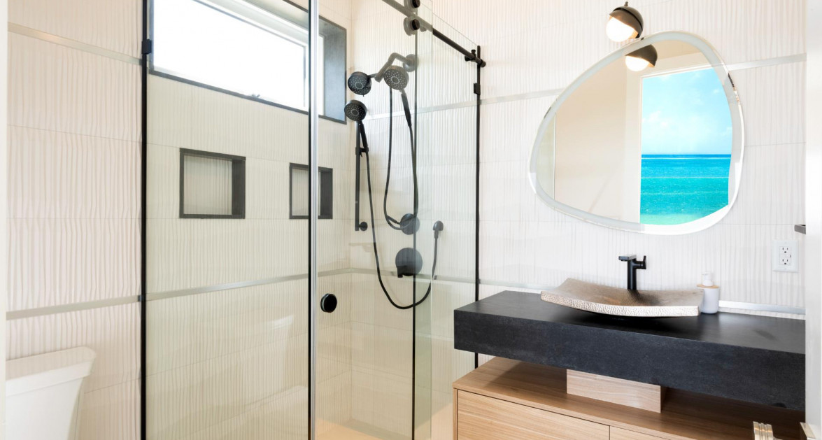 Stunning Seaside Sandy Beach Villa in East End - Image 17