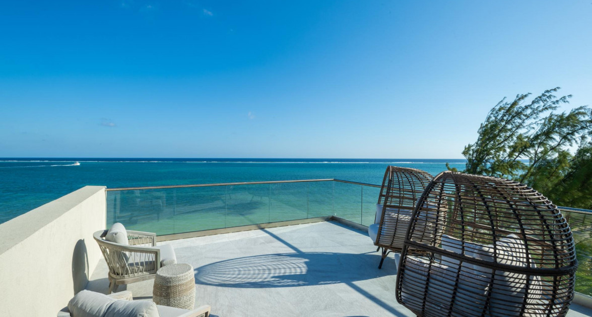 Stunning Seaside Sandy Beach Villa in East End - Image 21