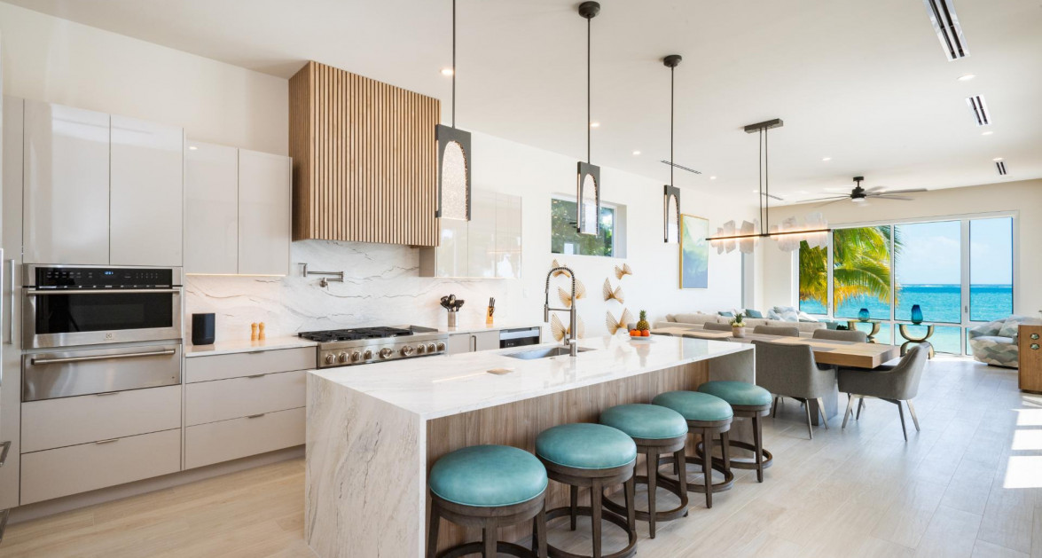 Stunning Seaside Sandy Beach Villa in East End - Image 2