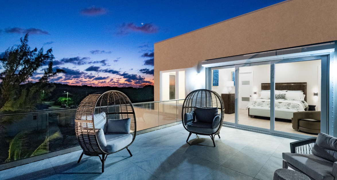 Stunning Seaside Sandy Beach Villa in East End - Image 26