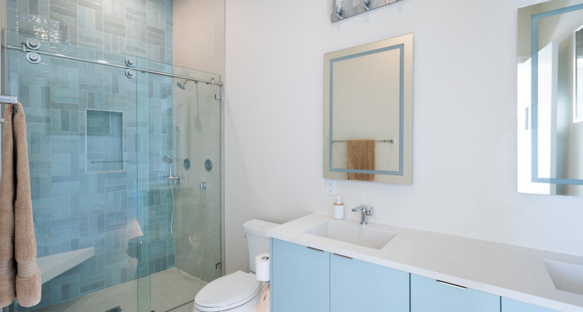 Stunning Seaside Sandy Beach Villa in East End - Image 18