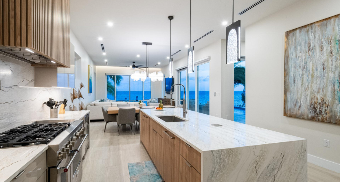 Stunning Seaside Sandy Beach Villa in East End - Image 1