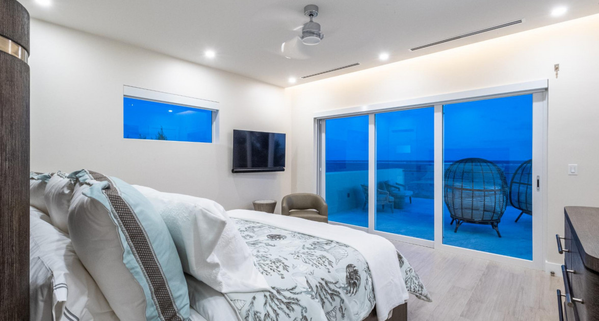 Stunning Seaside Sandy Beach Villa in East End - Image 25