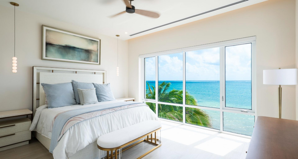 Stunning Seaside Sandy Beach Villa in East End - Image 13