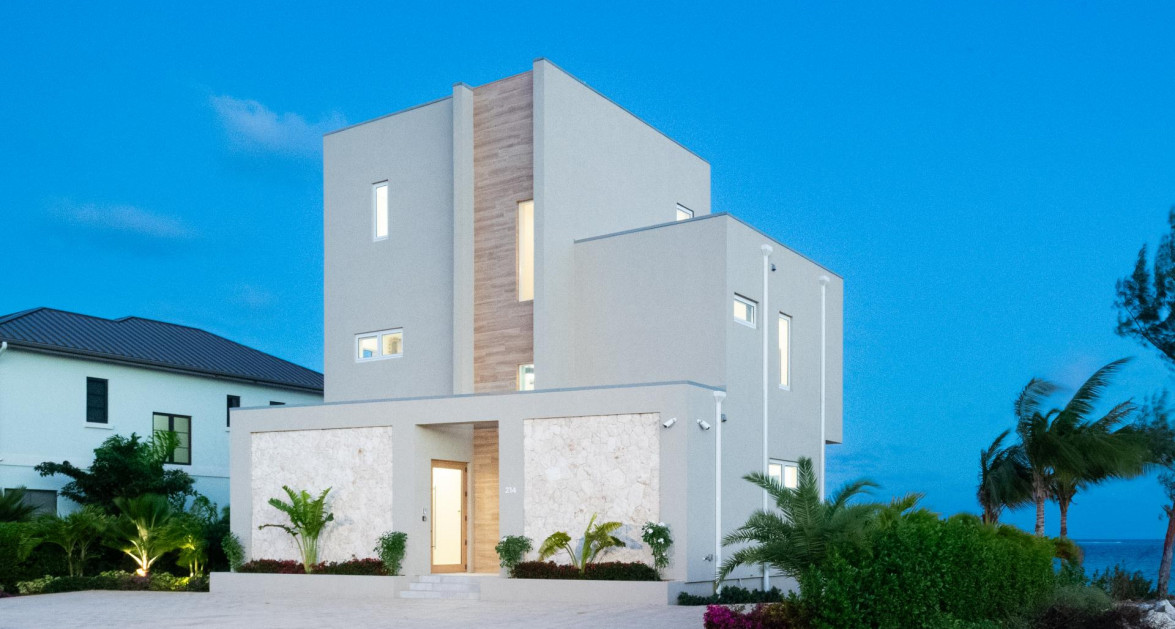 Stunning Seaside Sandy Beach Villa in East End - Image 27