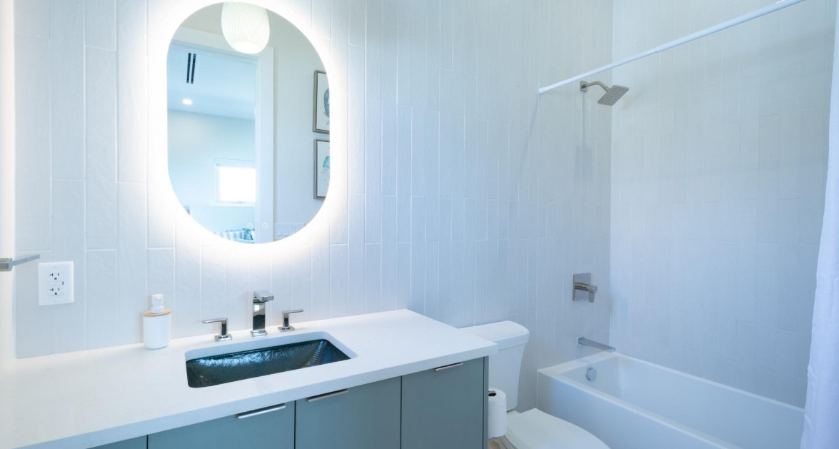 Stunning Seaside Sandy Beach Villa in East End - Image 19