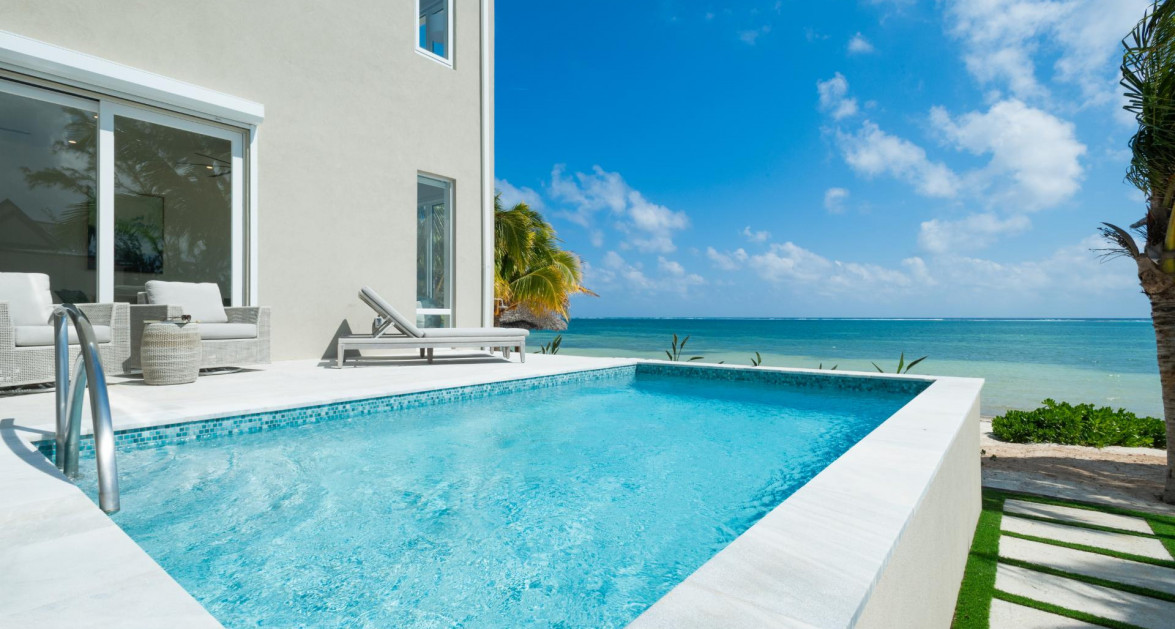 Stunning Seaside Sandy Beach Villa in East End - Image 5