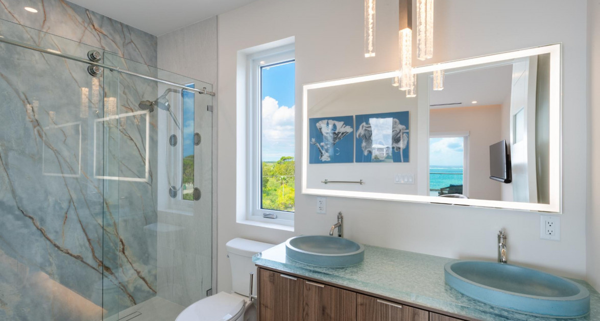 Stunning Seaside Sandy Beach Villa in East End - Image 16