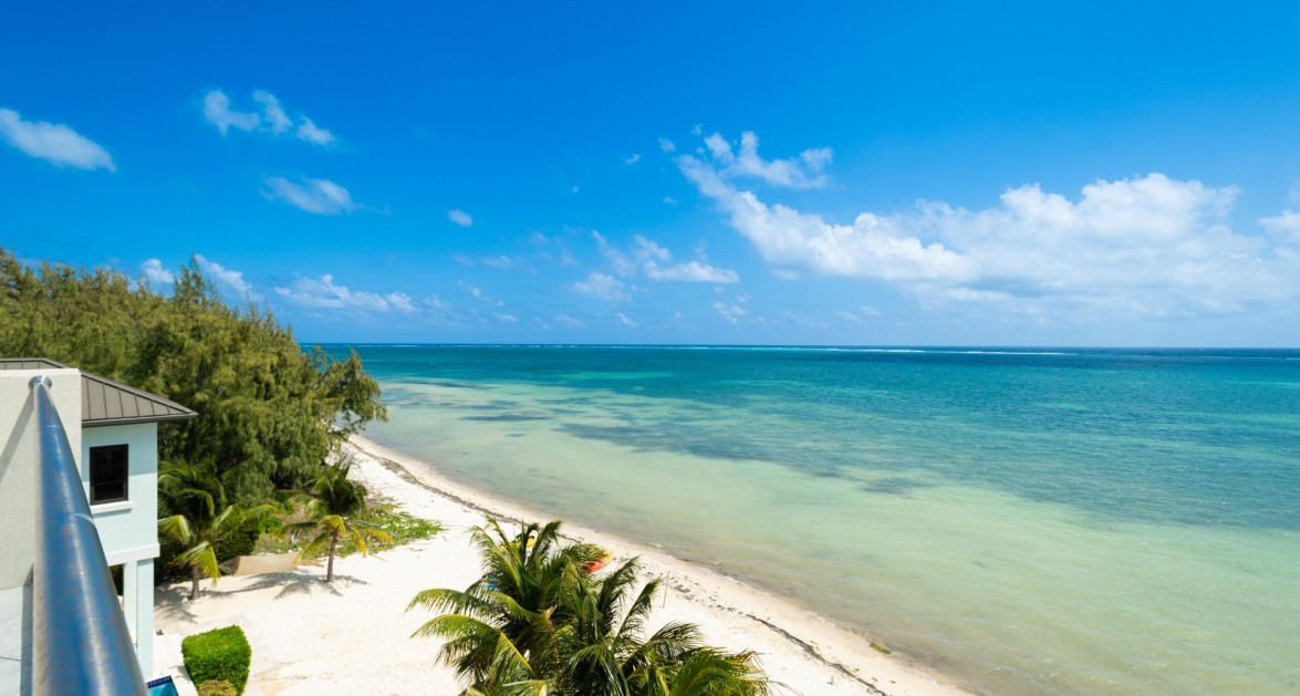 Stunning Seaside Sandy Beach Villa in East End - Image 9