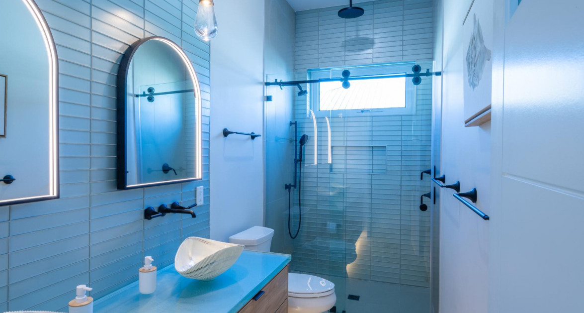 Stunning Seaside Sandy Beach Villa in East End - Image 20