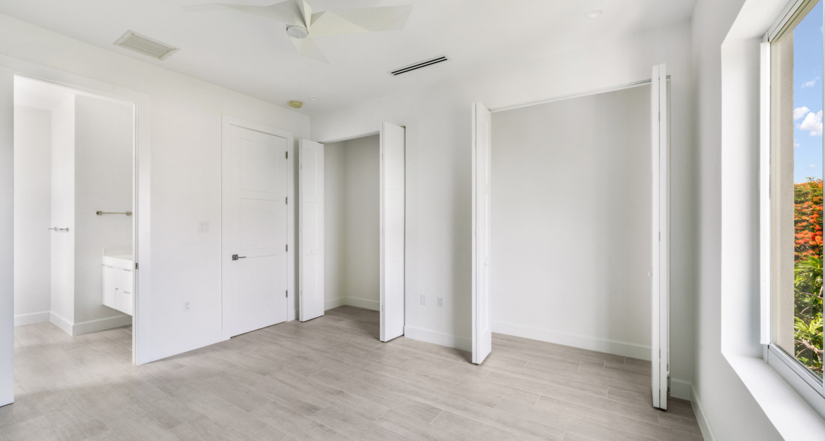 The Bentley #1 End Unit - Image 20