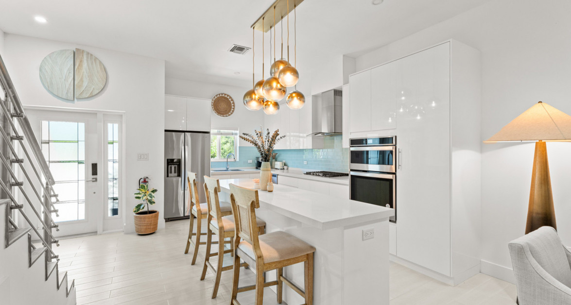 THE MANTRAS #33 (SOUTH SOUND TOWNHOME w/ CUSTOM BACK GARDEN) - Image 5