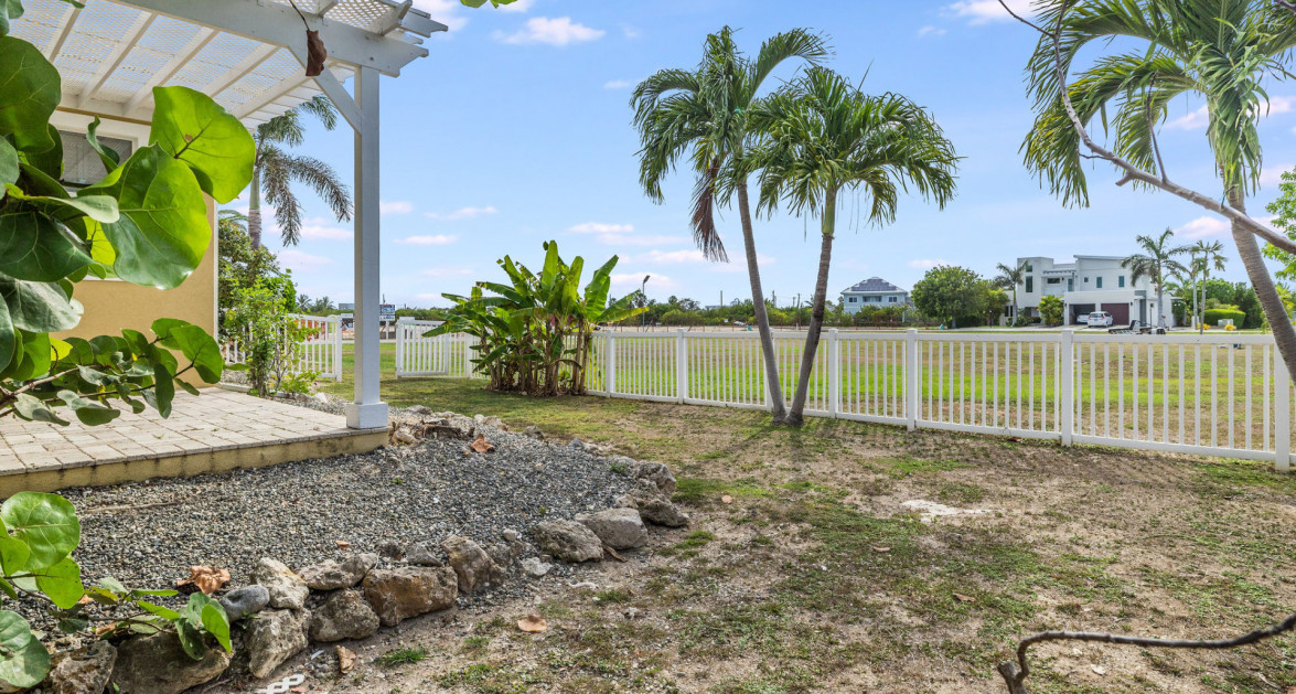 The Shores Family Home - Image 29