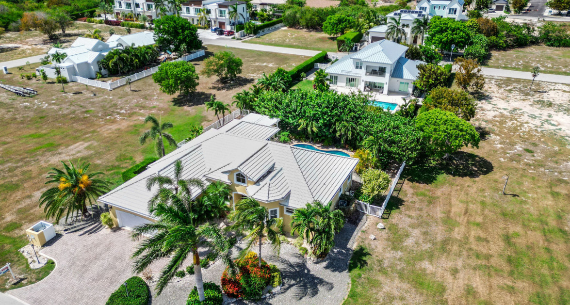 The Shores Family Home - Image 31