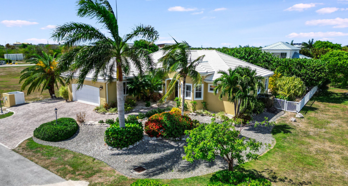 The Shores Family Home - Image 34