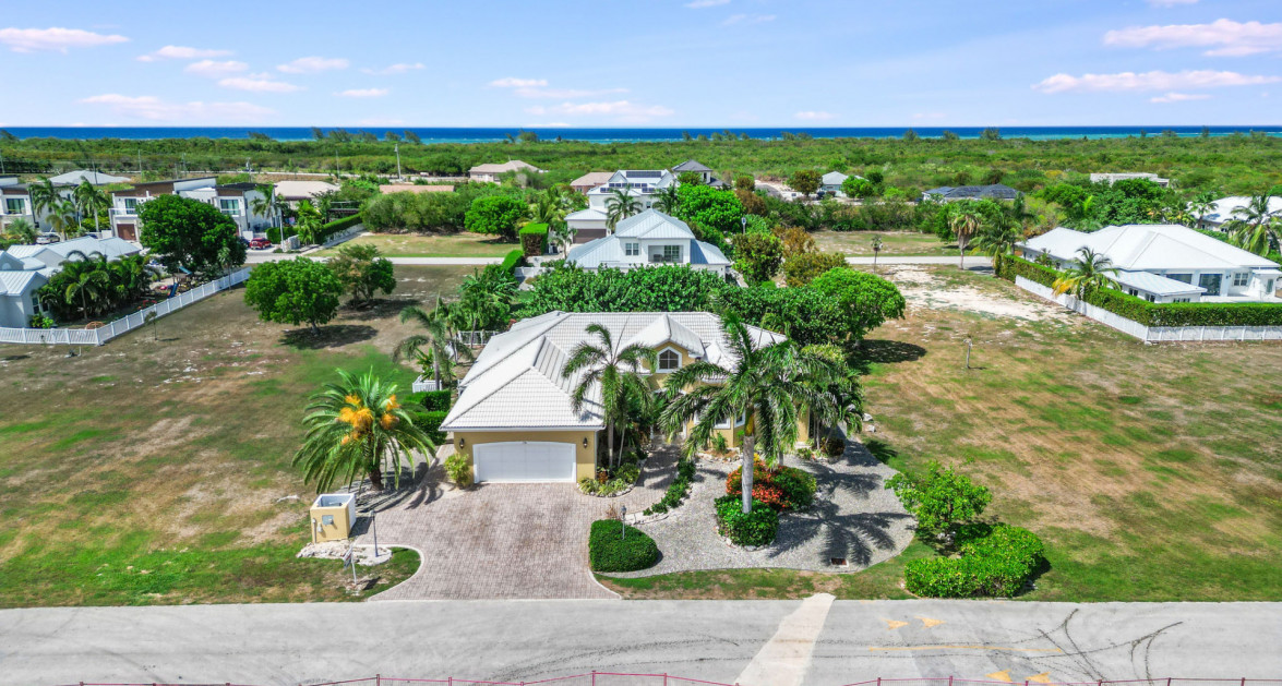 The Shores Family Home - Image 30