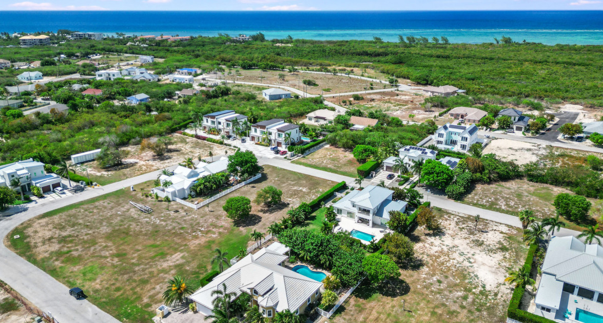 The Shores Family Home - Image 33