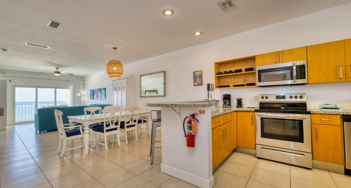 Top Floor Beachfront Castaway Coves - Image 5