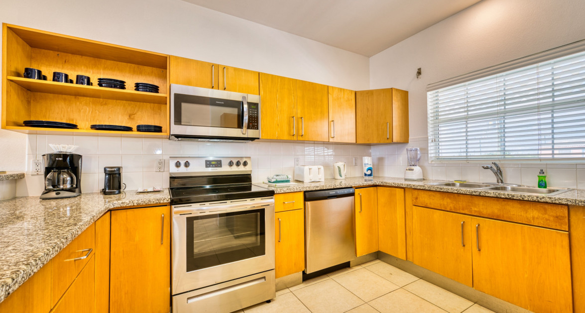 Top Floor Beachfront Castaway Coves - Image 6