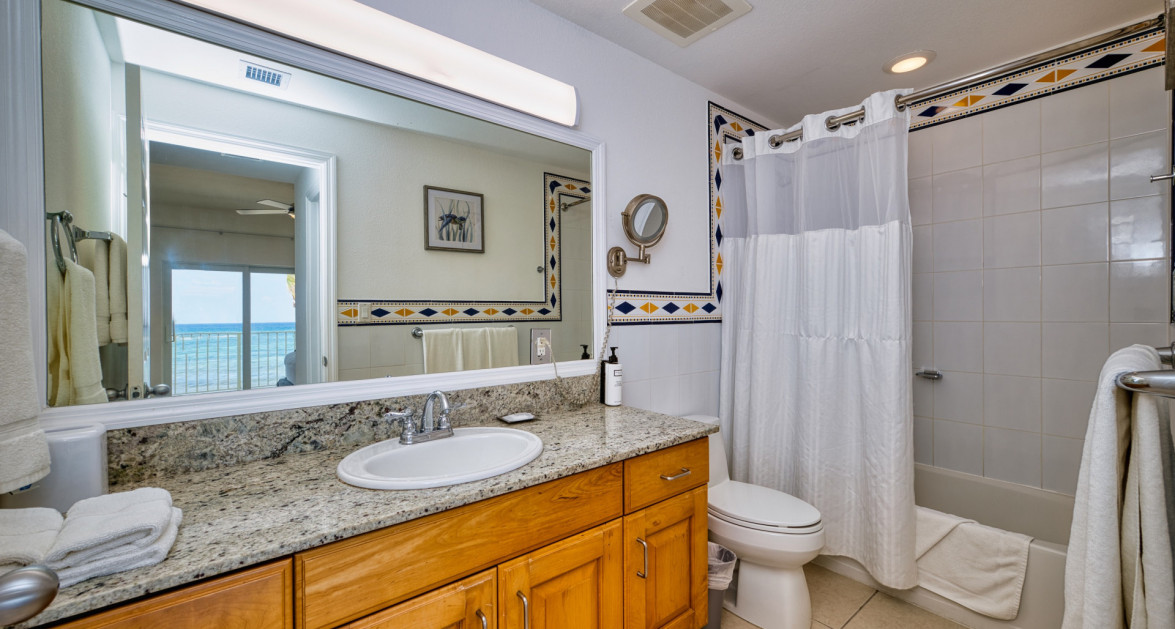 Top Floor Beachfront Castaway Coves - Image 9