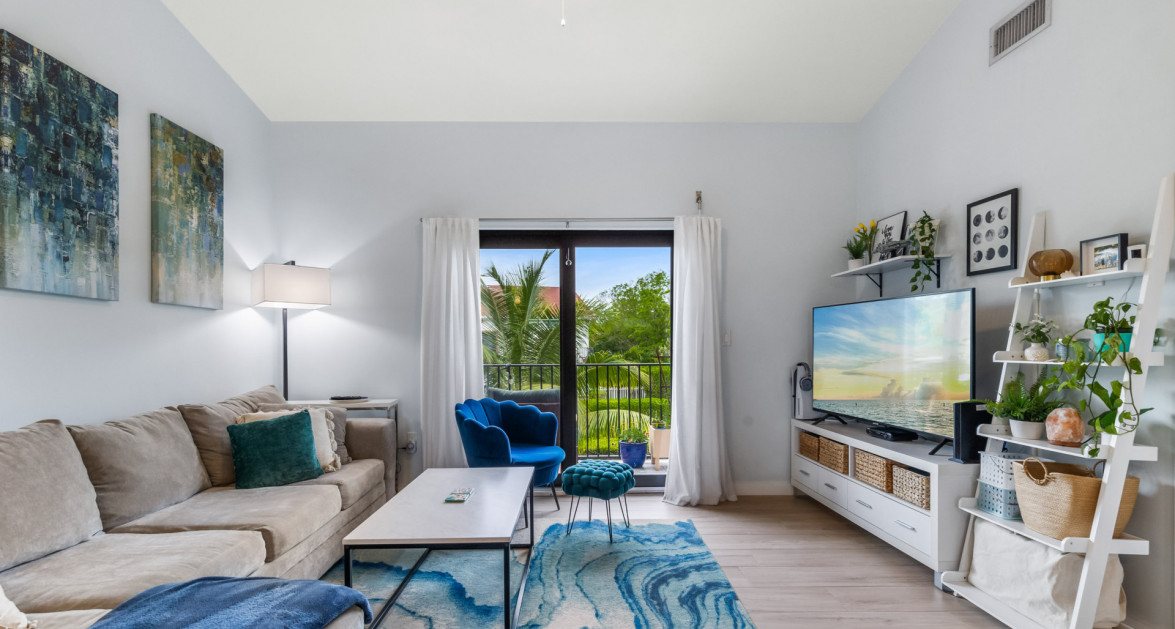 Two Bedroom @ Portofino - Image 6