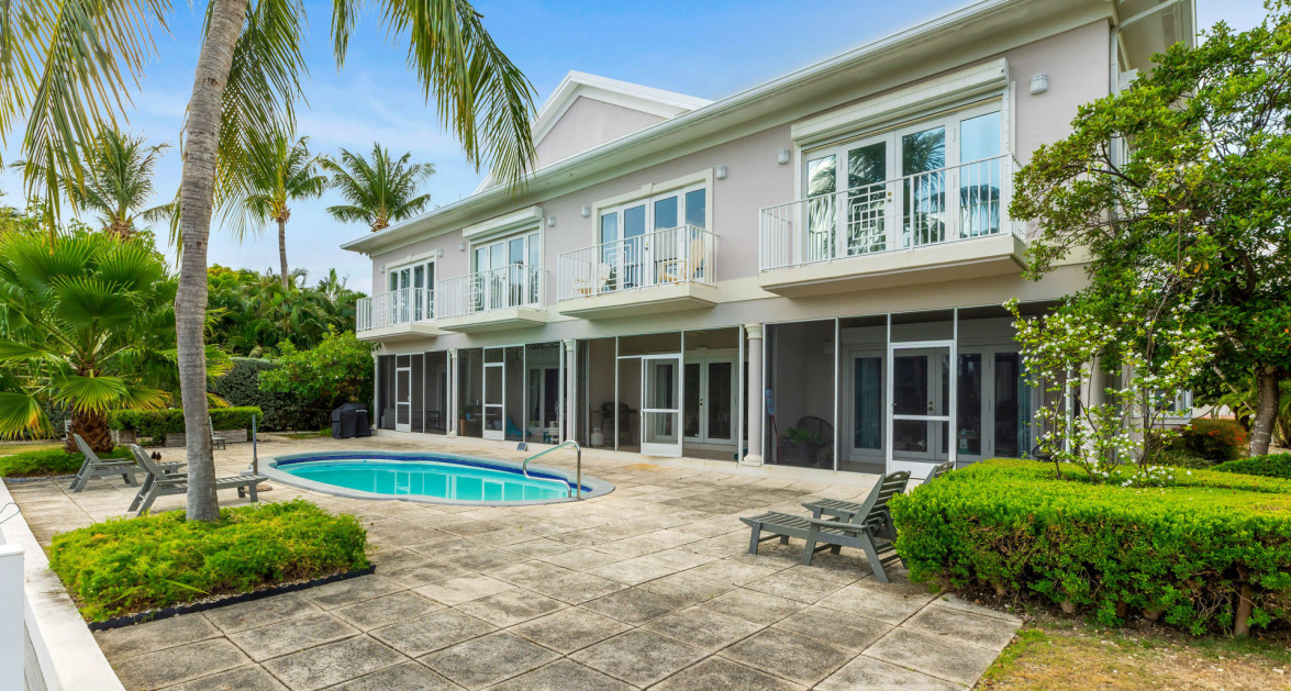 Two Bedroom Townhouse on Palm Heights Canal - Image 9