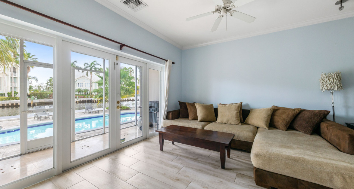 Two Bedroom Townhouse on Palm Heights Canal - Image 7