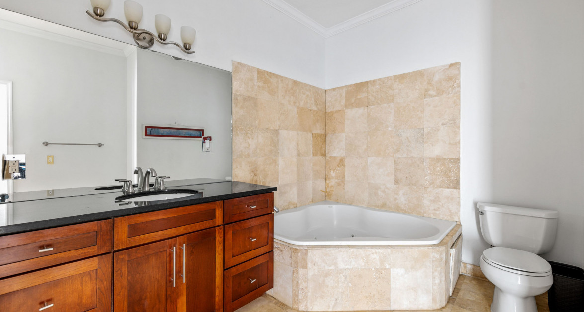 Two Bedroom Townhouse on Palm Heights Canal - Image 11