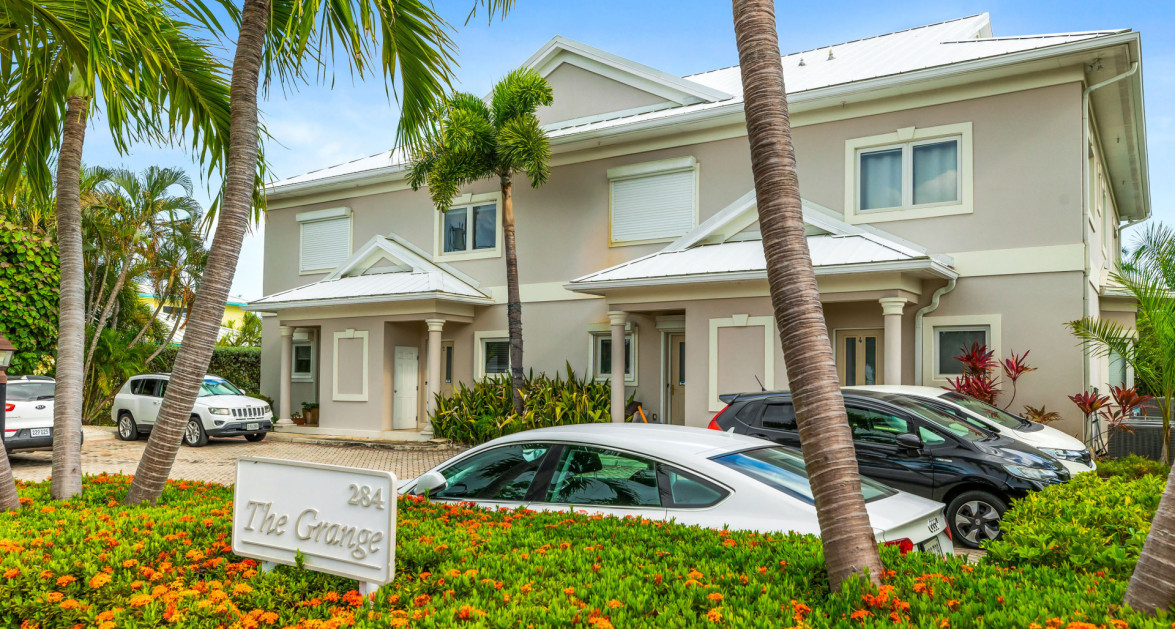 Two Bedroom Townhouse on Palm Heights Canal - Image 1