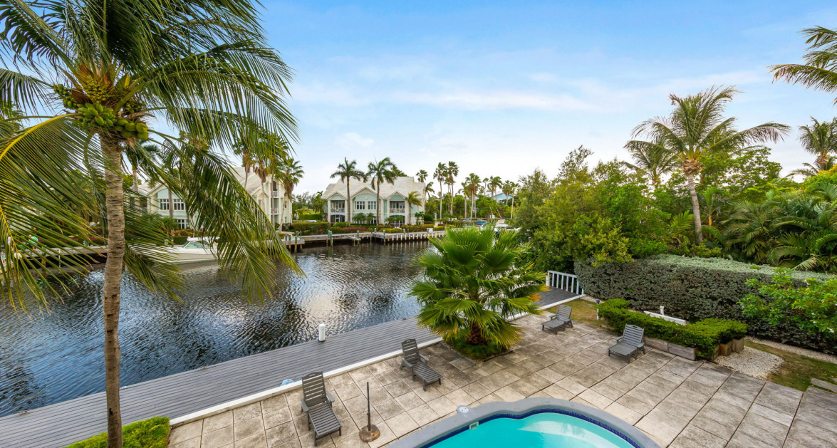 Two Bedroom Townhouse on Palm Heights Canal - Image 12