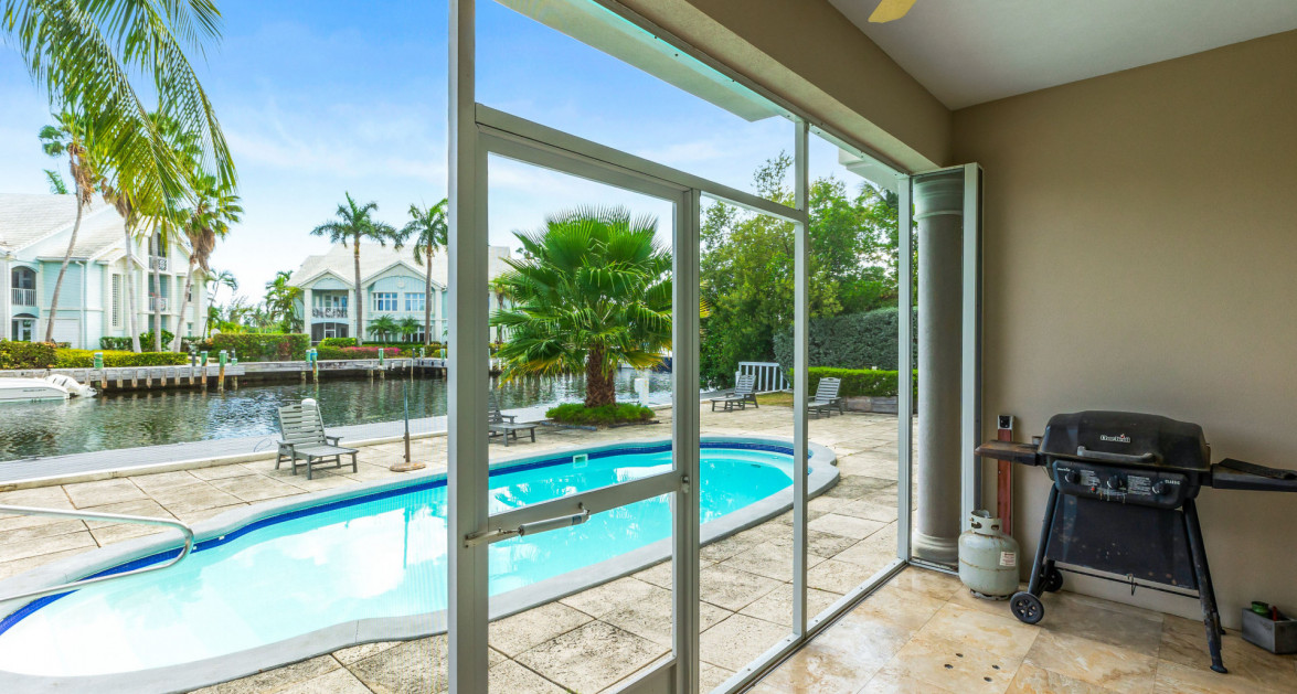 Two Bedroom Townhouse on Palm Heights Canal - Image 8