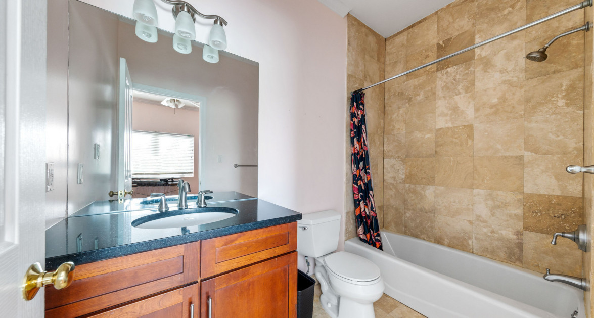 Two Bedroom Townhouse on Palm Heights Canal - Image 14