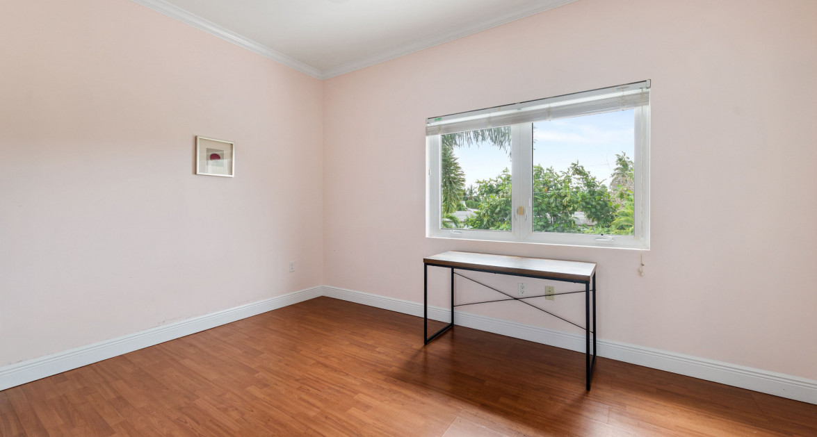 Two Bedroom Townhouse on Palm Heights Canal - Image 13