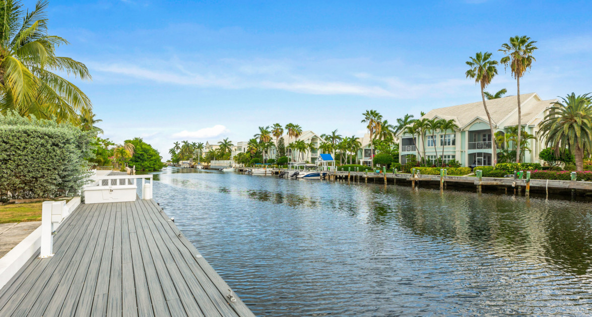 Two Bedroom Townhouse on Palm Heights Canal - Image 2